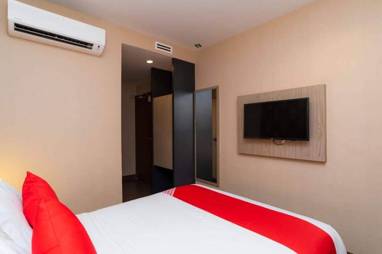 Hotel 101 Ulu Tiram Ngoại thất bức ảnh